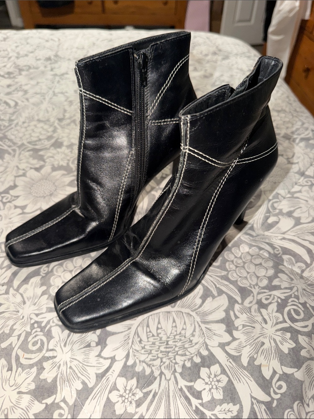 Hillard & Hanson Black Ankle Booties with White Stitching